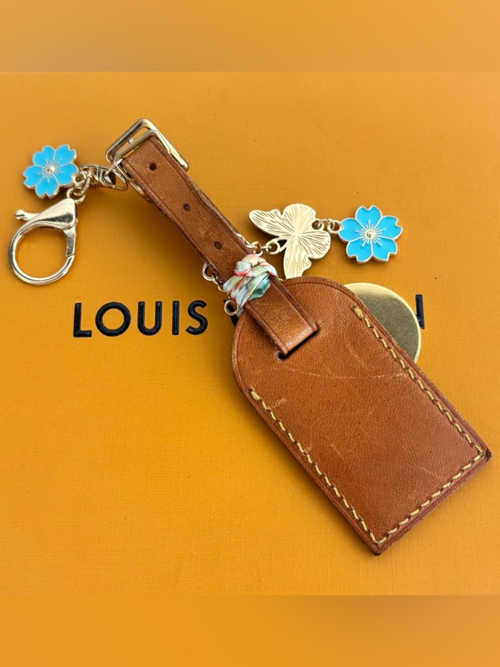 Authentic Louis Vuitton
Vachetta Bag Charm,Upcycled LV Charm, butterfly, flowers - Picture 5 of 7
